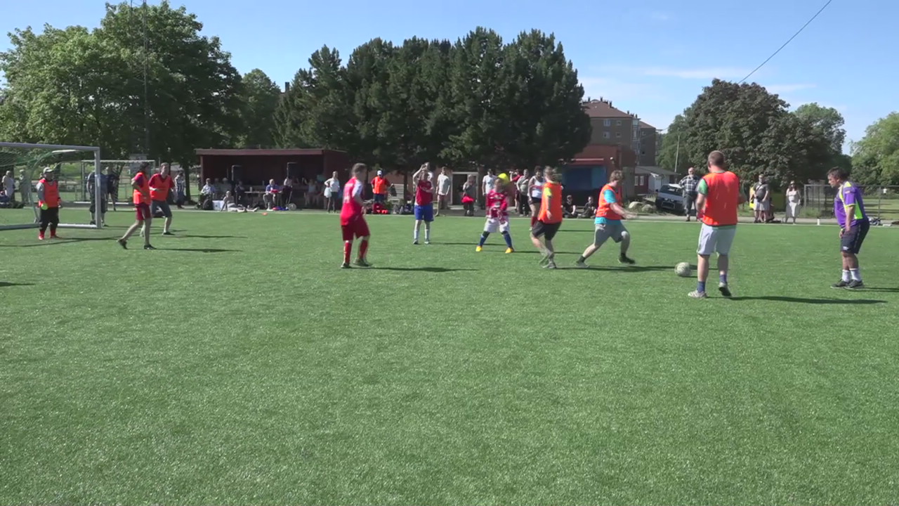 - Jeg dro skjorta over hodet